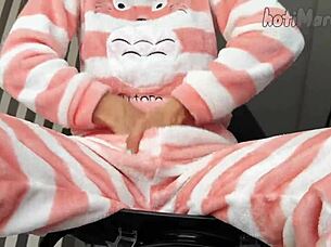 Horny teen 18+ fingers wet pussy to orgasm