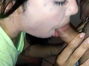 Latina Giving Head Like a Pro!