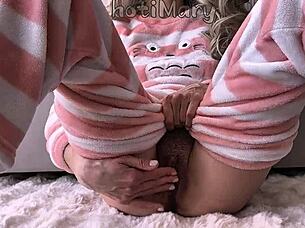 watch this asian teen finger her hairy pussy and squirt? close up orgasm