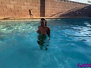 I gave a poolside BJ in 4K POV and she squirted everywhere.