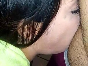 Latina Giving Head Like a Pro!