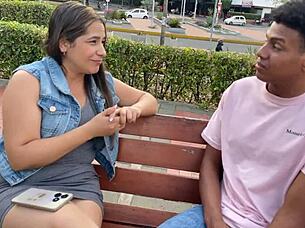 Zvát mladého 18+ stydlivého chlapa s velkým černým kokotem na intimní setkání.