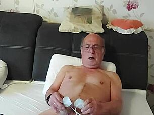 German webcam orgasm with vibrator and cum