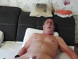 German webcam orgasm with vibrator and cum