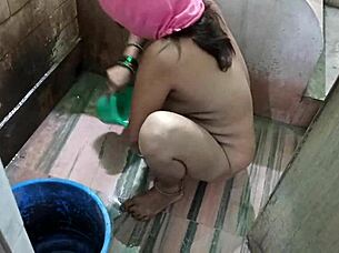 Kolkata Bengali Housewife Displays Nude Body and Performs Oral on Boyfriend