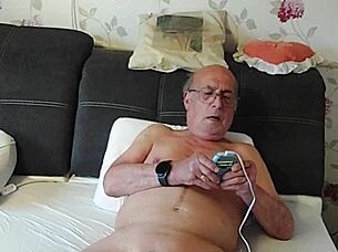 German webcam orgasm with vibrator and cum