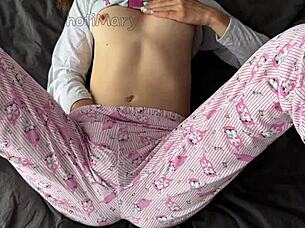 horny teen fingering pussy to squirt and cumshot