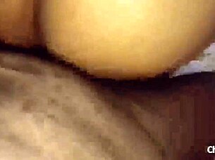 i fucks her pussy up close