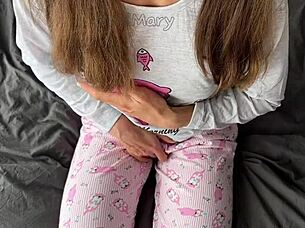 horny teen fingering pussy to squirt and cumshot