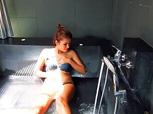 wet finger games in the whirlpool with sexy amateurs 😏