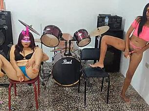 I sees the morena and her friend masturbatin on new years eve