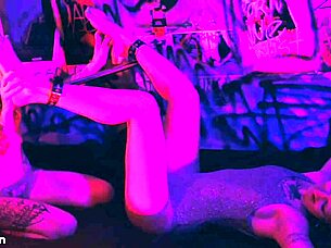 These girls are horny for feet 😍