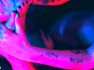 These girls are horny for feet 😍