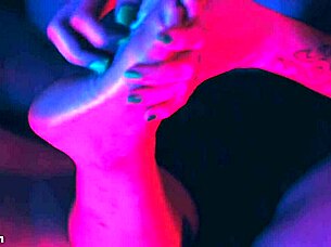 These girls are horny for feet 😍