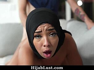 Hijab Teen 18+ Invites Her American Friend To Have Naughty Session With Her - Hijablust