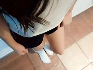 mi hermanastra es muy timida mis padres piden que la lleve al colegio pero me la llevo al hotel a cogermela