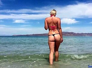 Boyfriend covers tits with cum after bikini blowjob on beach