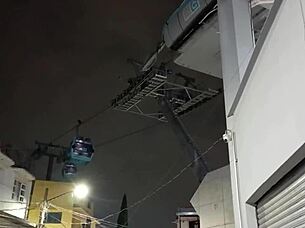 I pulled out my dick on the cablebus