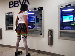 I pulled out my dick on the cablebus