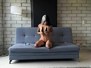 Flytoday Touches Herself And Squirts!