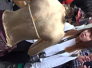 大須金粉ショー　衣装がずれて乳首丸見え 😊