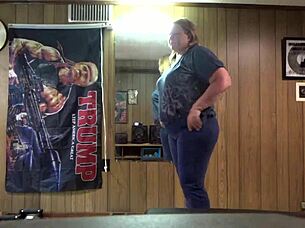 Redhead MILF gets accidental creampie during sex