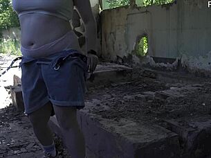 curvy bbw dances outdoors before pegging the guy with dirty talk in the heat