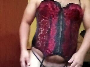 Shirley bailando sexy en corset rojinegro 💃