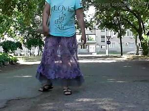 Wanita Matang Berbulu Paparkan Faraj