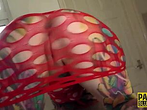 Tattooed submissive slut deepthroats intensely