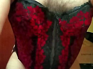 Shirley bailando sexy en corset rojinegro 💃