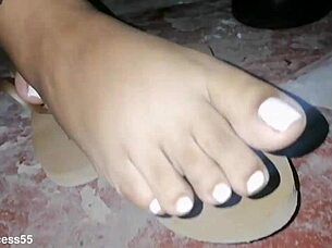i feel so aroused by these sexy toes and feet in this fetish video