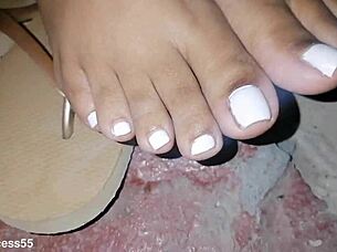 i feel so aroused by these sexy toes and feet in this fetish video