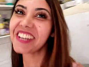 Sarah Rosa Cooks Sexy Pussy Porridge