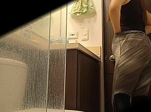 Spying on My Argentine Stepsister Milet Peeing in Secret