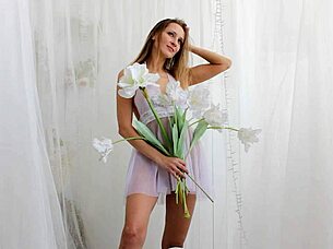 Behind the scenes with the nude bride