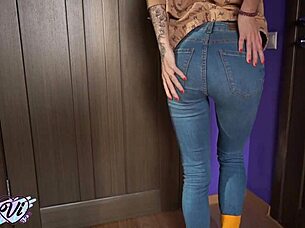 Tattooed Babe Emotionally Fingering and Shaking Her Juicy Ass