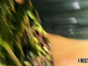 i accidently met a nympho in the woods who wanted to cum in her pussey