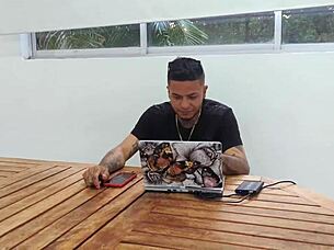 Tall Bodybuilder Finds Man to Fuck While Looking for Job