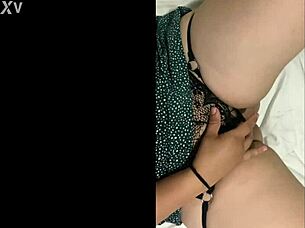 Me escape al cuarto de hermanastro porque me sentia cachonda