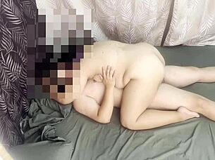 me dice que que rico mientras se monta en mi pito chiquito 😍