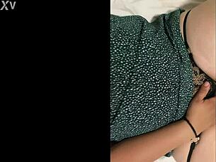 Me escape al cuarto de hermanastro porque me sentia cachonda