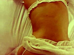 Sconosciuto scopa mia moglie e la riempie di sborra continua a sfondarle la figa succosa! 🔥