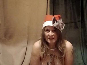 French housewife performs auto session with striptease and caresses