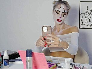 pretty blonde miss daisy diamond does harley quinn makeup tutorial for halloween