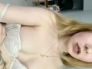 russian real teen 18+ darya enjoy herself to make quarantine not boring