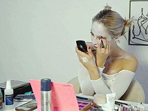 pretty blonde miss daisy diamond does harley quinn makeup tutorial for halloween