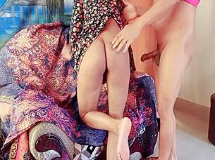 Румпа с сводным кузеном отрываются сексом на домашнем диване