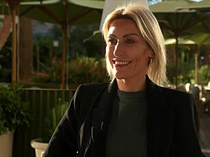 Anouk and Didi fuck hard in wild threesome!