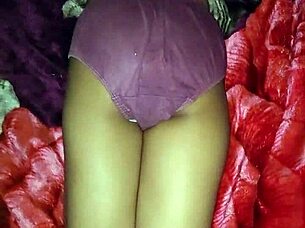 Indian Bhabi's Pussy in Full Silk Picture